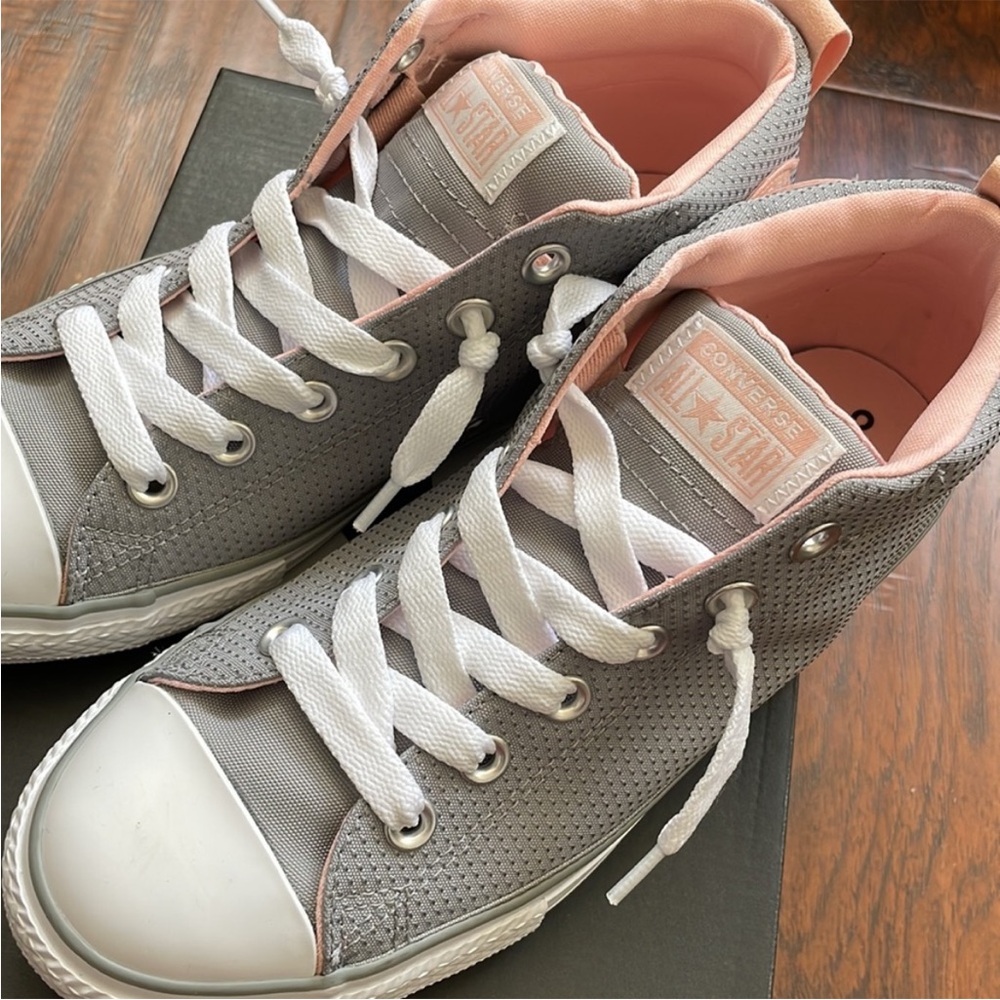 NEW!! CONVERSE Chuck Taylor All Star Street Sneakers Mid Ankle Women’s Size 5